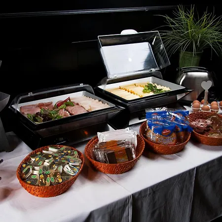 Ξενοδοχείο Benno 2*